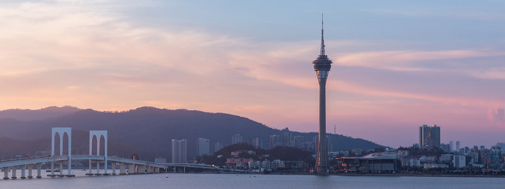 Macau Tower: Fireworks Observation Deck Ticket + Hand Fan for Child