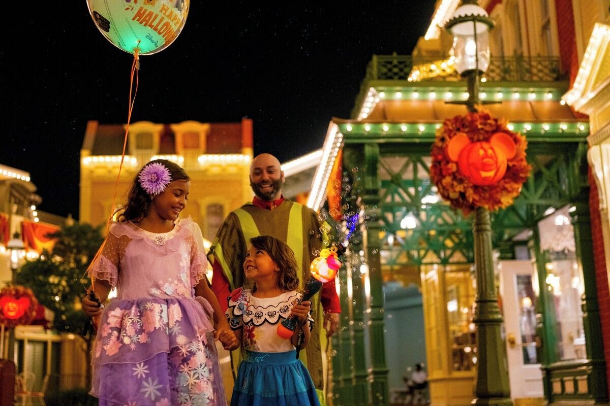 Walt Disney World® Resort: Festa de Halloween «Não Tão Assustadora» do Mickey - Photo 6