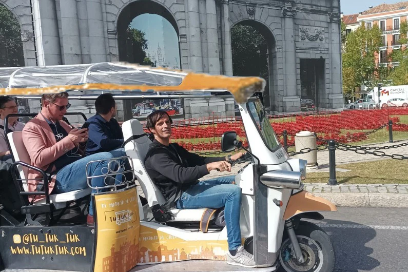 Madrid: 1.5-Hr Guided Electric Tuk Tuk Tour