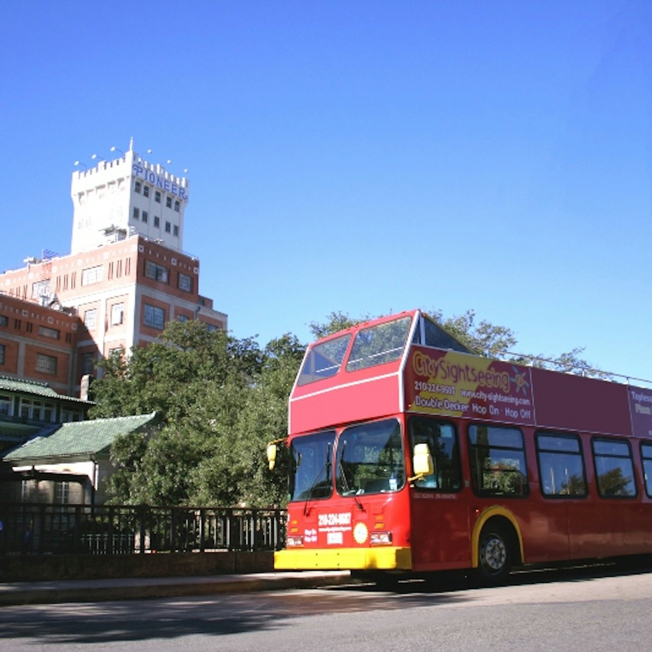 Bus turístico San Antonio - Alojamientos en San Antonio