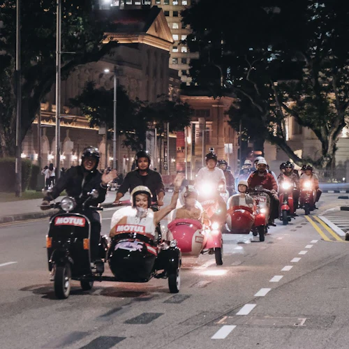 Vespa Night Tour of Singapore - Photo 3