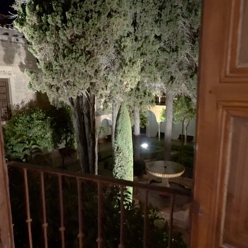 Alhambra: Entrada noturna aos Palácios de Carlos V e dos Nasridas + audioguia - Photo 6