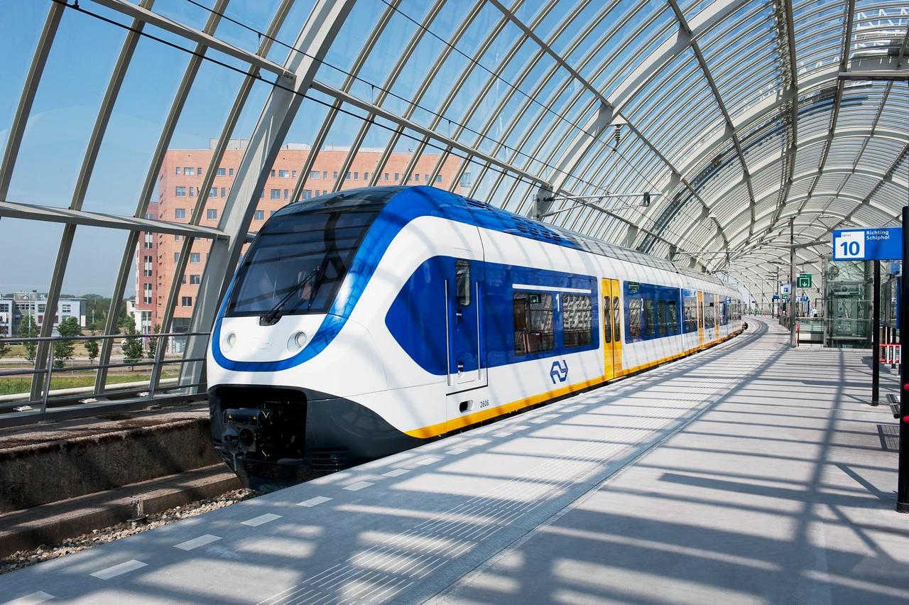 Amsterdam: Train, Tram, Bus, and Metro Travel Ticket