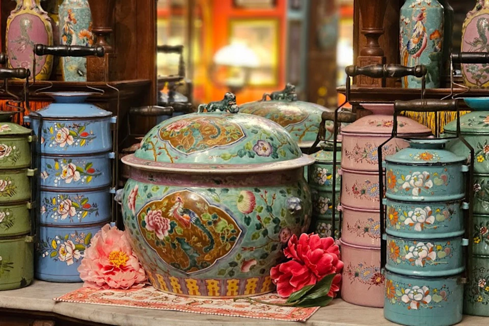 Peranakan wares