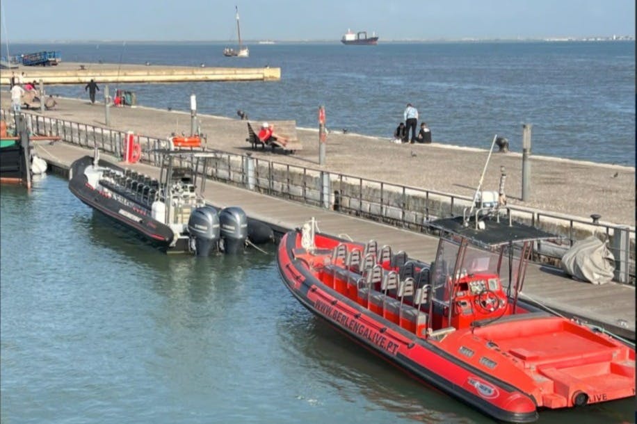 スピードボート