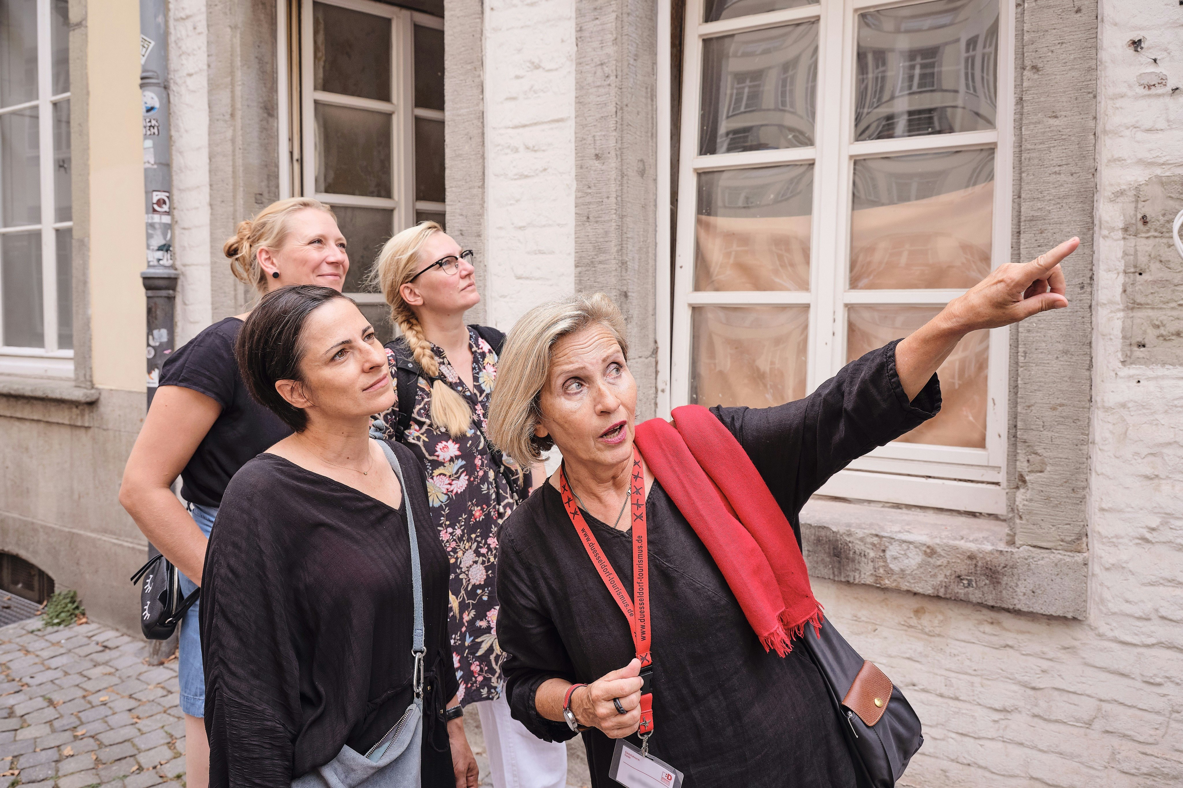 Düsseldorf: Old Town Guided Walking Tour with Maritime Museum