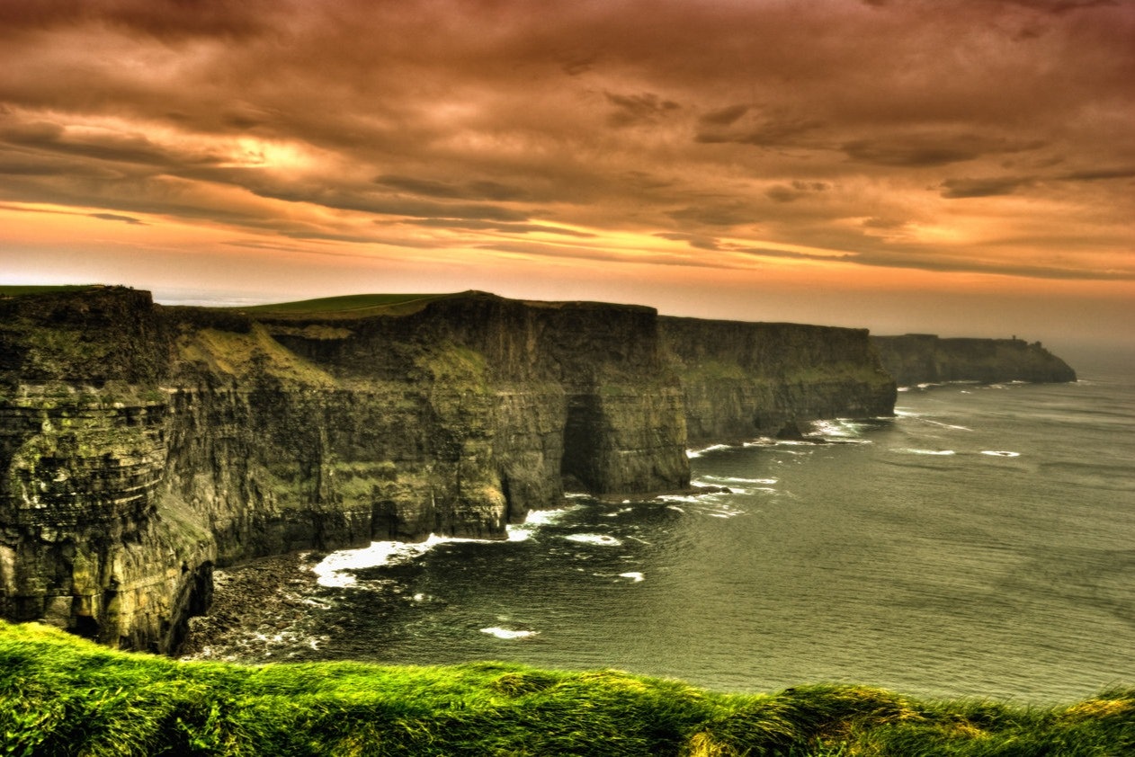 Cliffs of Moher & Galway City: Day Trip from Dublin