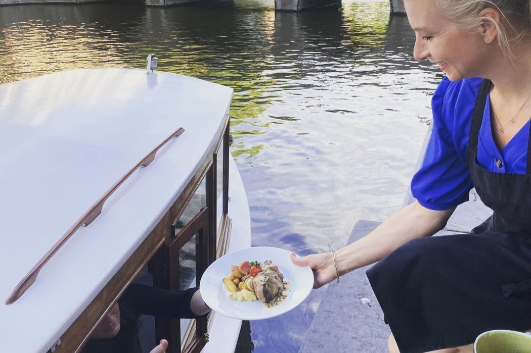 Amsterdam: Fine Dining Small Boat Cruise 2