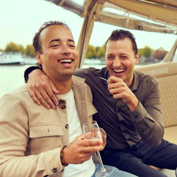 Amsterdam: Guided Canal Cruise + Optional Unlimited Drinks 4