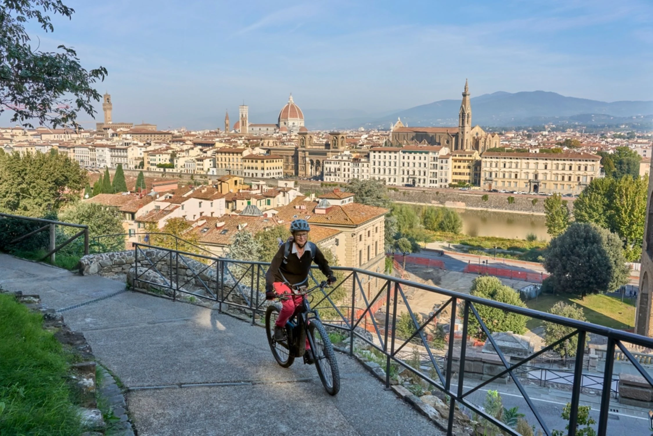 Florence: Guided E-bike Tour + Piazzale Michelangelo Visit + Surprise Tasting
