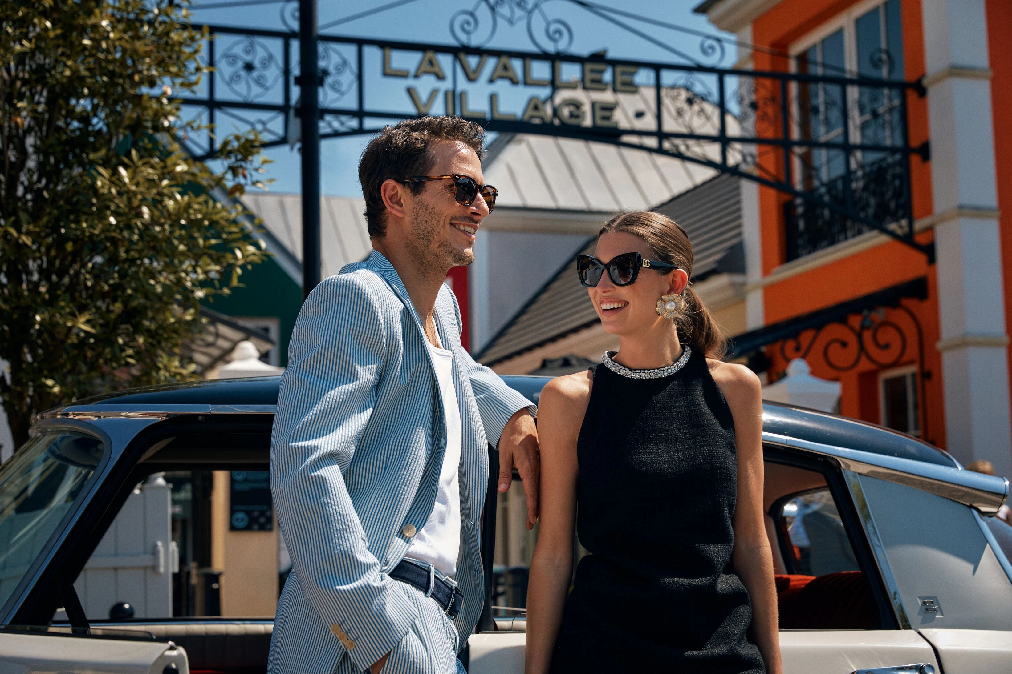 La Vallée Village Outlet: Roundtrip from Paris