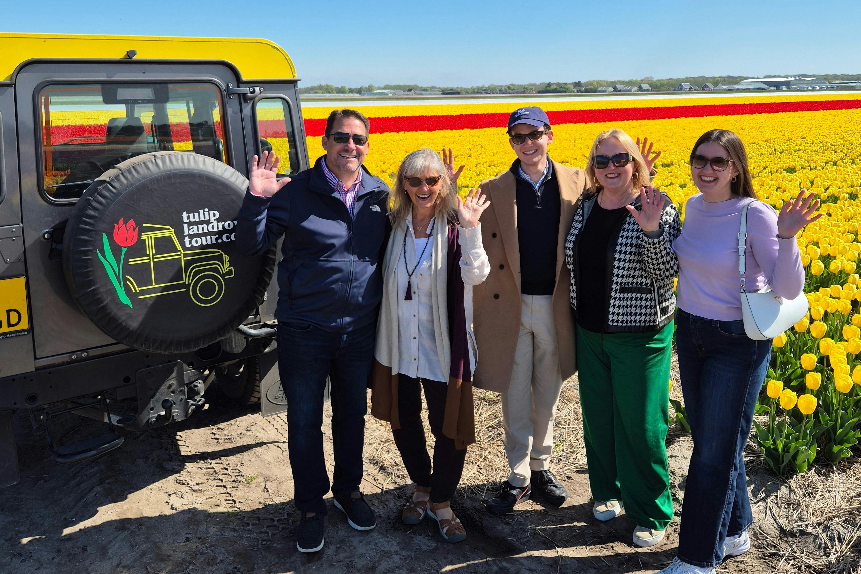 Con el landrover tulipán visitando los campos de tulipanes.