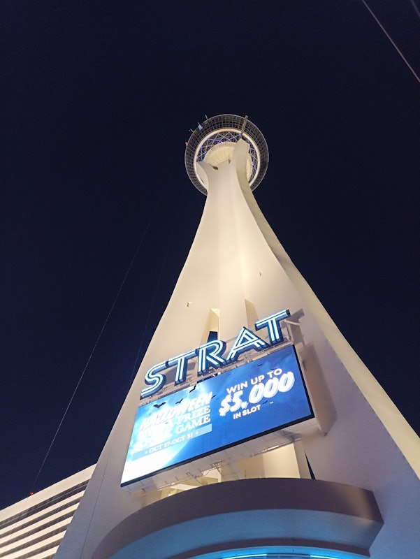 The STRAT Tower and Thrill Rides