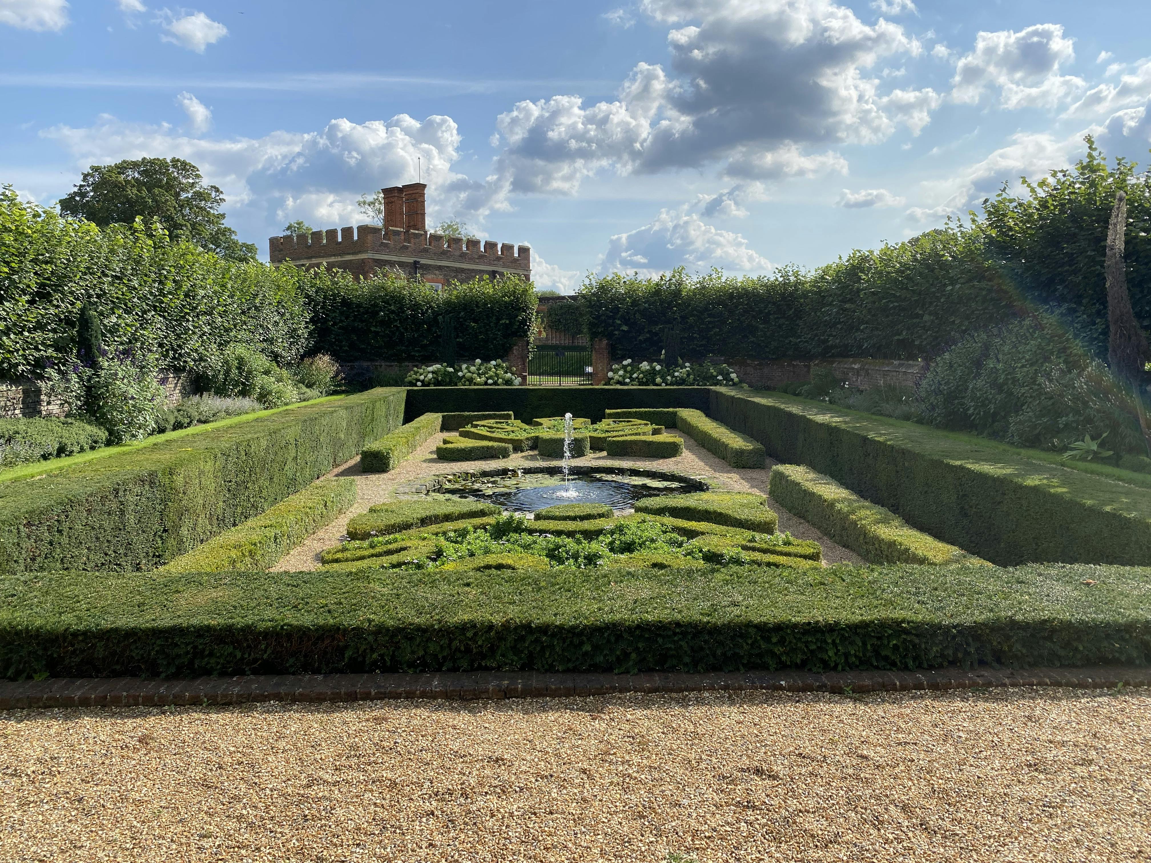 Hampton Court Palace, Gardens & Maze Tickets