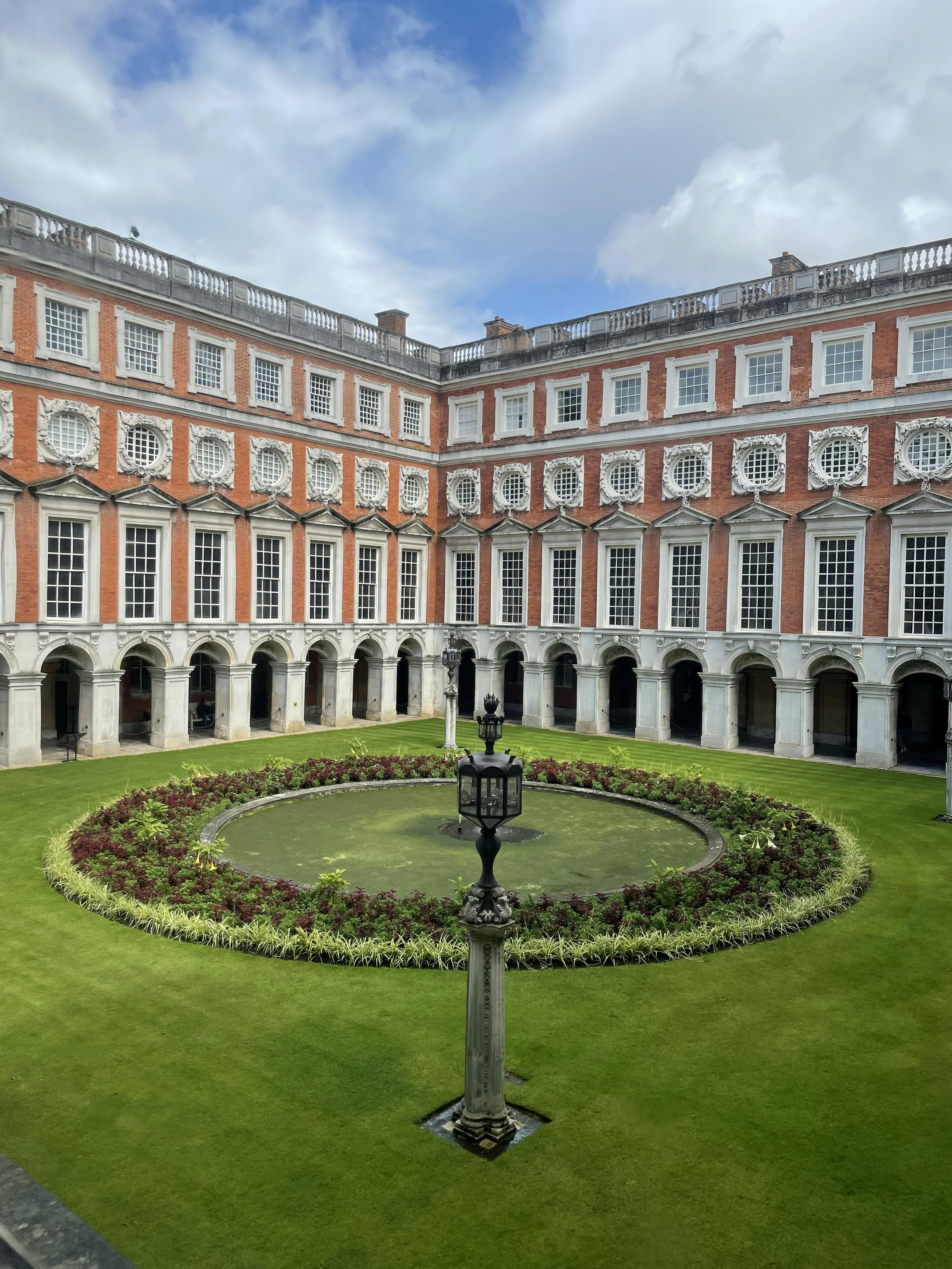 Hampton Court Palace, Gardens & Maze Tickets