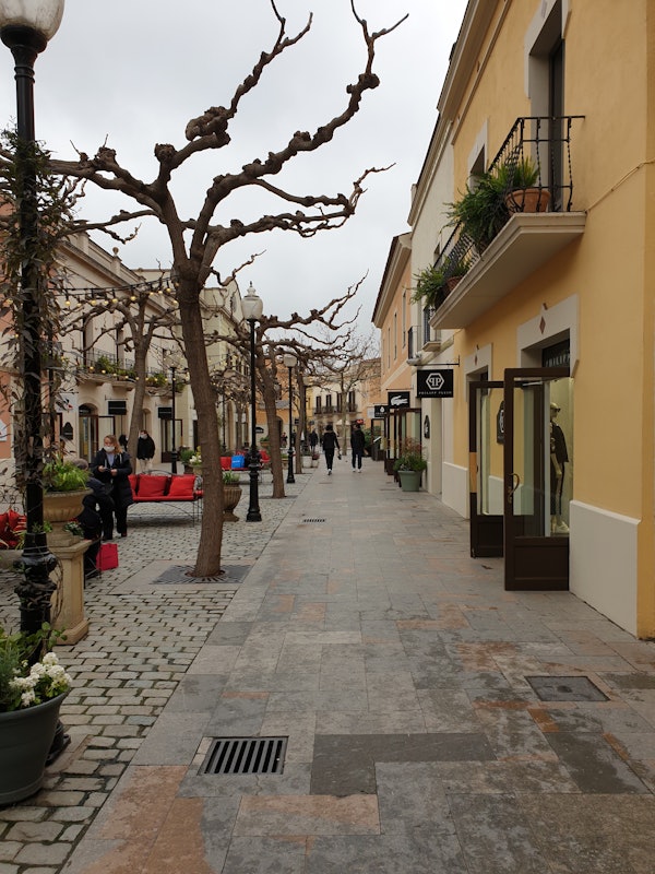 Shopping Day at La Roca Village – Shuttle pick-up/drop-off in