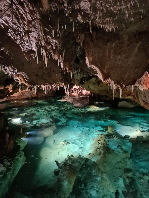 Visita guidata della grotta Cova de s'Aigua di Minorca - Hellotickets